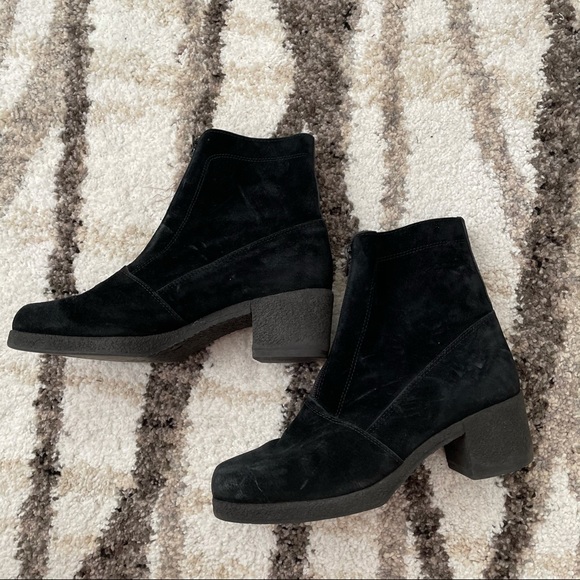 La Canadienne Black Suede Bootie